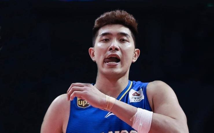 篮球夹球犯规_篮球夹人犯规规则_篮球夹球违例