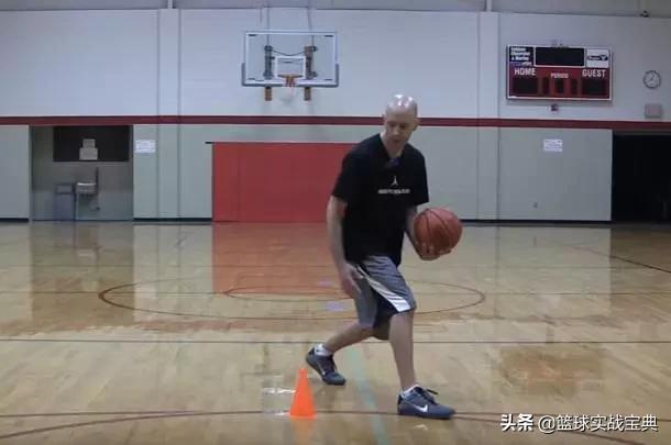 篮球投篮小技巧_篮球技巧拉开投篮空间_打篮球如何创造投篮空间