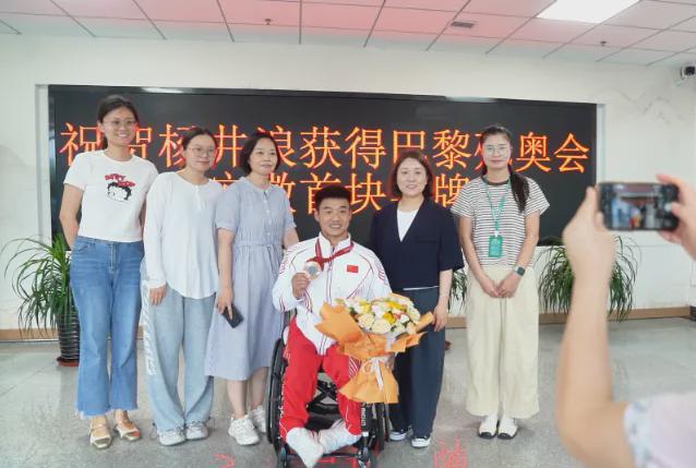 第八届特奥会男子举重冠军_举重男子奥运冠军_举重冠军男2021奥运