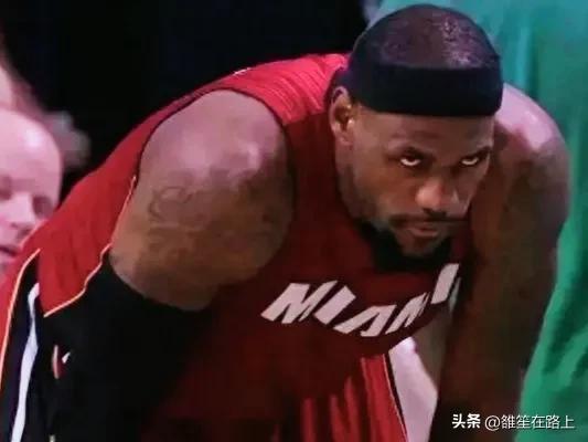 打篮球镜头_历史上的篮球镜头_篮球比赛镜头